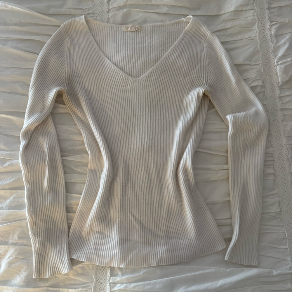 Vintage White Ribbed V-Neck Long Sleeve Sweater